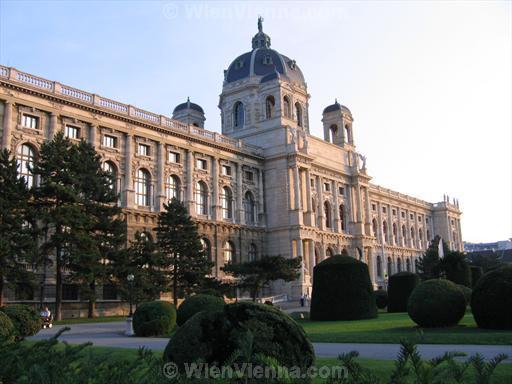 Kunsthistorisches Museum, View from Burgring