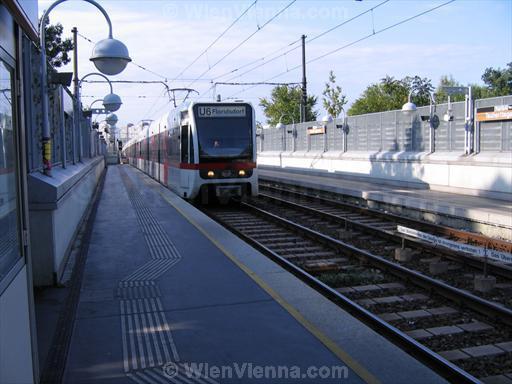 Vienna U-Bahn Train at Tscherttegasse Station