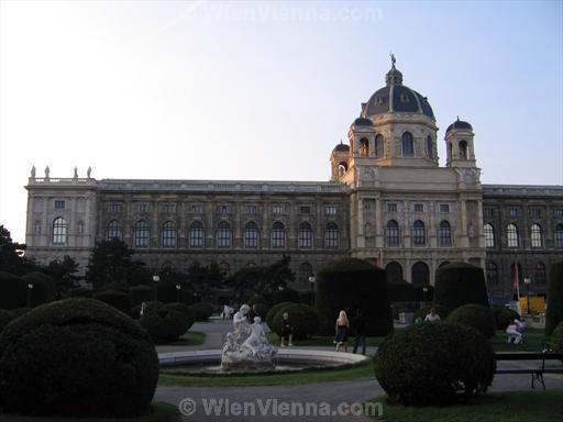 Maria-Theresien-Platz and Naturhistorisches Museum