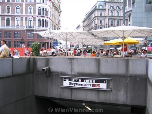 Stephansplatz U-Bahn Station Entrance